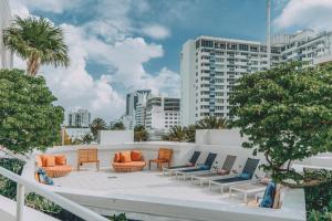 Ruang duduk di Iberostar Waves Berkeley Shore