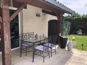 オードンジュにあるVilla lumineuse, logement et jardin et piscine privatifs, TV connectéeのギャラリーの写真 +35枚の写真