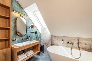 Koupelna v ubytování Hotel Bílý jednorožec + 37 fotografií