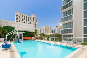 Kolam renang di atau dekat dengan Iberostar Waves Berkeley Shore