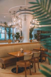 Ruang duduk di Iberostar Waves Berkeley Shore
