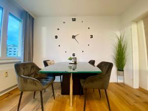 Posezení v ubytování Moderne 3,5 Zi WHG bei Wil SG + 9 fotografií