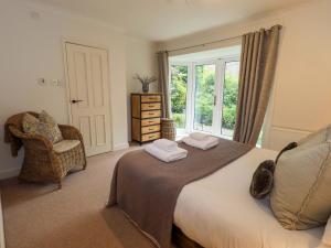 a bedroom with a bed with two towels on it at Underheron in Grasmere