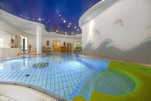 a pool in a building with a swimming pool at Hotel Zum Jungen Römer in Radstadt