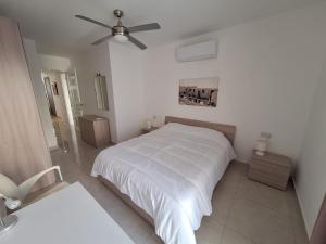 Postel nebo postele na pokoji v ubytování Chic Central Suite