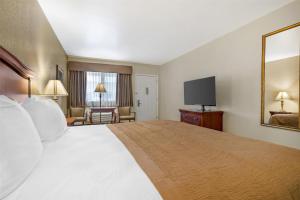 Voodi või voodid majutusasutuse Best Western Inn of Chandler toas