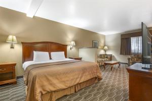 Voodi või voodid majutusasutuse Best Western Inn of Chandler toas
