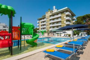 Bazén v ubytování Hotel Smeraldo nebo v jeho okolí