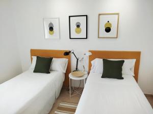 two beds sitting next to each other in a room at Ático premium con vistas al mar y a la laguna del Salar in Vera +102 photos