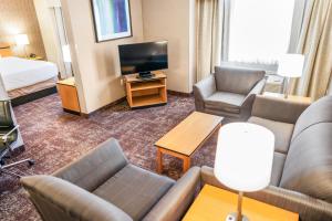 TV a/nebo společenská místnost v ubytování Crystal Inn Hotel & Suites - West Valley City