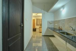 Η κουζίνα ή μικρή κουζίνα στο Hotel O Blue Moon