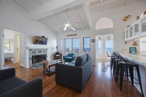 a living room with a table and chairs and a fireplace at H180 - Hamilton Cove Villa 1-80 in Avalon