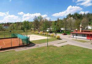 Tenis lub squash w obiekcie Pension Tenis - Centrum lub w pobliżu