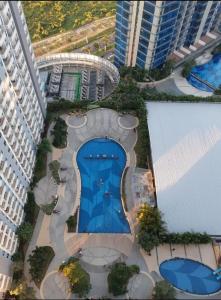 an overhead view of a swimming pool in a building at Pakuwon Mall Apartemen Anderson Orchard Tanglin Benson by AquHome in Surabaya