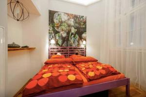 Posteľ alebo postele v izbe v ubytovaní Budget Apartment by Hi5-Kiraly 99