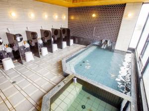 Bazén v ubytování APA Hotel Takamatsu Airport nebo v jeho okolí