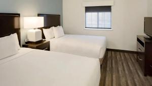 Postel nebo postele na pokoji v ubytování Hyatt House Dallas Addison