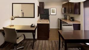 Kuchyň nebo kuchyňský kout v ubytování Hyatt House Dallas Addison
