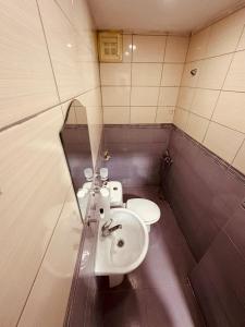Koupelna v ubytování Sera Hotel