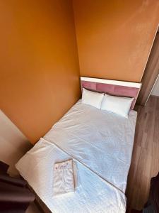 Postel nebo postele na pokoji v ubytování Sera Hotel