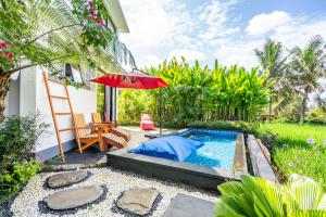 Bazén v ubytování Maple Ridge Ubud Villas with Rice Field View nebo v jeho okolí