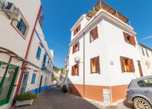 Το κτήριο όπου στεγάζεται  το διαμέρισμα