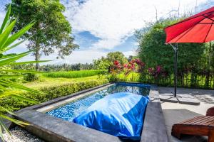 Bazén v ubytování Maple Ridge Ubud Villas with Rice Field View nebo v jeho okolí