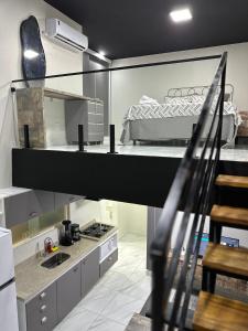 a kitchen with a bunk bed in a room at Loft lindo e aconchegante! in Toritama