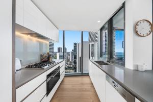 Kuchyň nebo kuchyňský kout v ubytování Luxury Signature Stay Stunning Ocean Views Lvl27