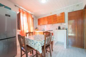 Η κουζίνα ή μικρή κουζίνα στο Casa Centro Storico by Cottage sul Mare +21 φωτογραφίες