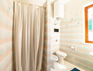 Ένα μπάνιο στο Casa Centro Storico by Cottage sul Mare