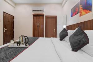 Townhouse Hotel O Benchmark客房内的一张或多张床位