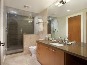 Fitzsimmons Walk 26 by Outpost Whistler 욕실