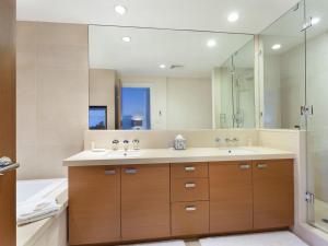Fitzsimmons Walk 26 by Outpost Whistler 욕실