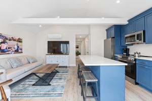 Kuchyň nebo kuchyňský kout v ubytování Seaside Serenity 2 Oceanfront + 20 fotografií
