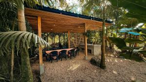 a restaurant with a table and chairs in the forest at Acampamento do Bosque in Rodeio +45 photos