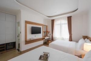 Televiisor ja/või meelelahutuskeskus majutusasutuses Nature Hotel Da Lat - Le Dai Hanh
