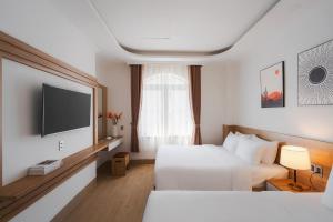 Televiisor ja/või meelelahutuskeskus majutusasutuses Nature Hotel Da Lat - Le Dai Hanh