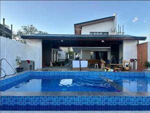 Bazén v ubytování Verdadero Norte Beach Resort nebo v jeho okolí