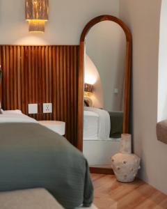 Postel nebo postele na pokoji v ubytování Loku Kedungu - Boutique Resort