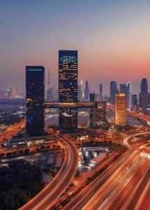 Nespecifikovaný výhled na destinaci Dubaj nebo výhled na město při pohledu z hotelu