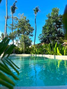 Bazén v ubytování Loku Kedungu - Boutique Resort nebo v jeho okolí