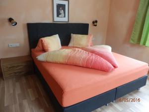 Ein Bett oder Betten in einem Zimmer der Unterkunft Schloßburg Reiserhof