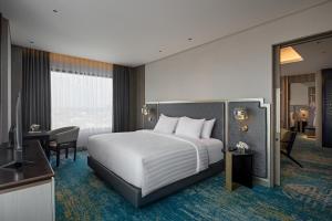 Katil atau katil-katil dalam bilik di Mercure Madiun