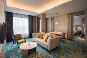Ruang duduk di Mercure Madiun