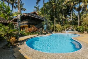 Bazén v ubytování Nabulao Beach Resort nebo v jeho okolí