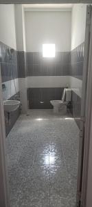 a bathroom with a toilet and a sink at Motel ANA in Cái Răng