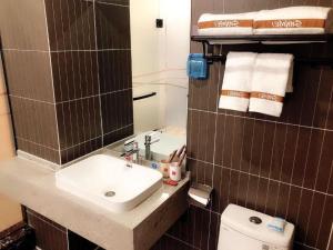 a bathroom with a sink and a toilet at Thank Inn Hotel Inner Mongolia Baotou Donghe Haode Trade Plaza in Baotou