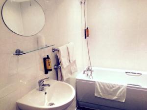 A bathroom at The Edgbaston Palace Hotel 