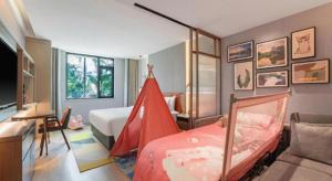 Una televisión o centro de entretenimiento en Home2 Suites by Hilton Xishuangbanna